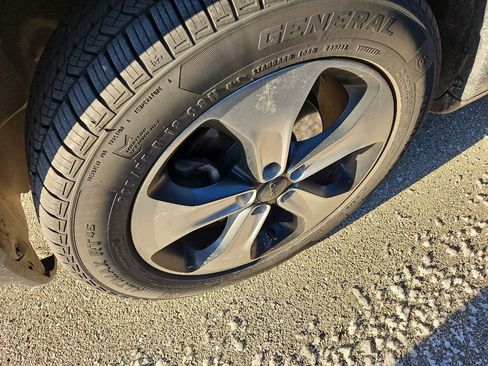 Used 2018 Jeep Compass Latitude w/ Popular Equipment Group image 4