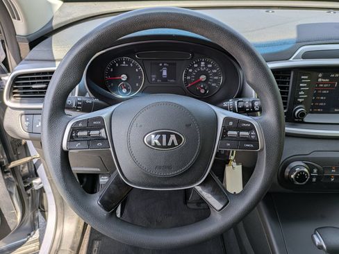 Used 2020 Kia Sorento LX AWD/4WD image 9