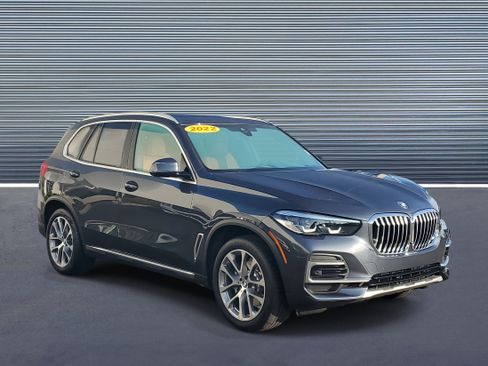 Used 2022 BMW X5 sDrive40i w/ Premium Package image 2