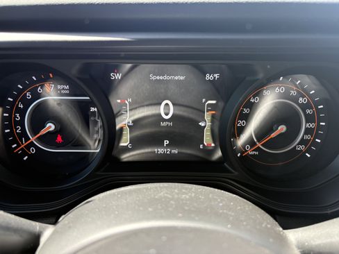 Used 2024 Jeep Gladiator Mojave image 17