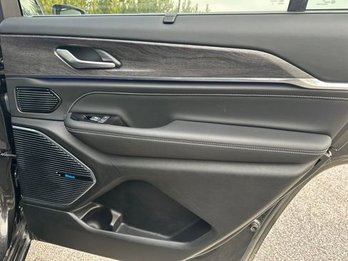 Used 2022 Jeep Grand Cherokee L Overland w/ Advanced Protech Group III image 38