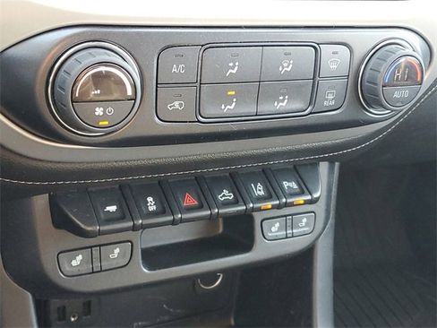 Certified 2019 GMC Canyon SLE w/ Driver Alert Package image 32