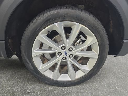 Used 2023 Ford Explorer Platinum w/ Technology Package AWD/4WD image 31