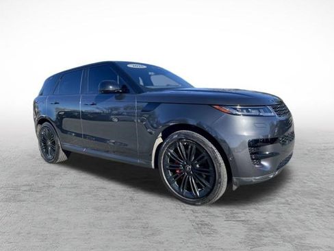Used 2025 Land Rover Range Rover Sport SE image 3