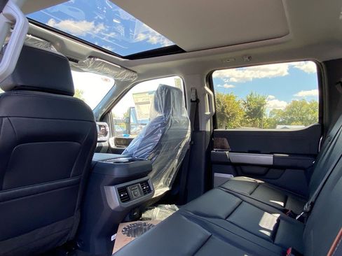 New 2026 Ford F250 Lariat w/ Lariat Premium Package image 17