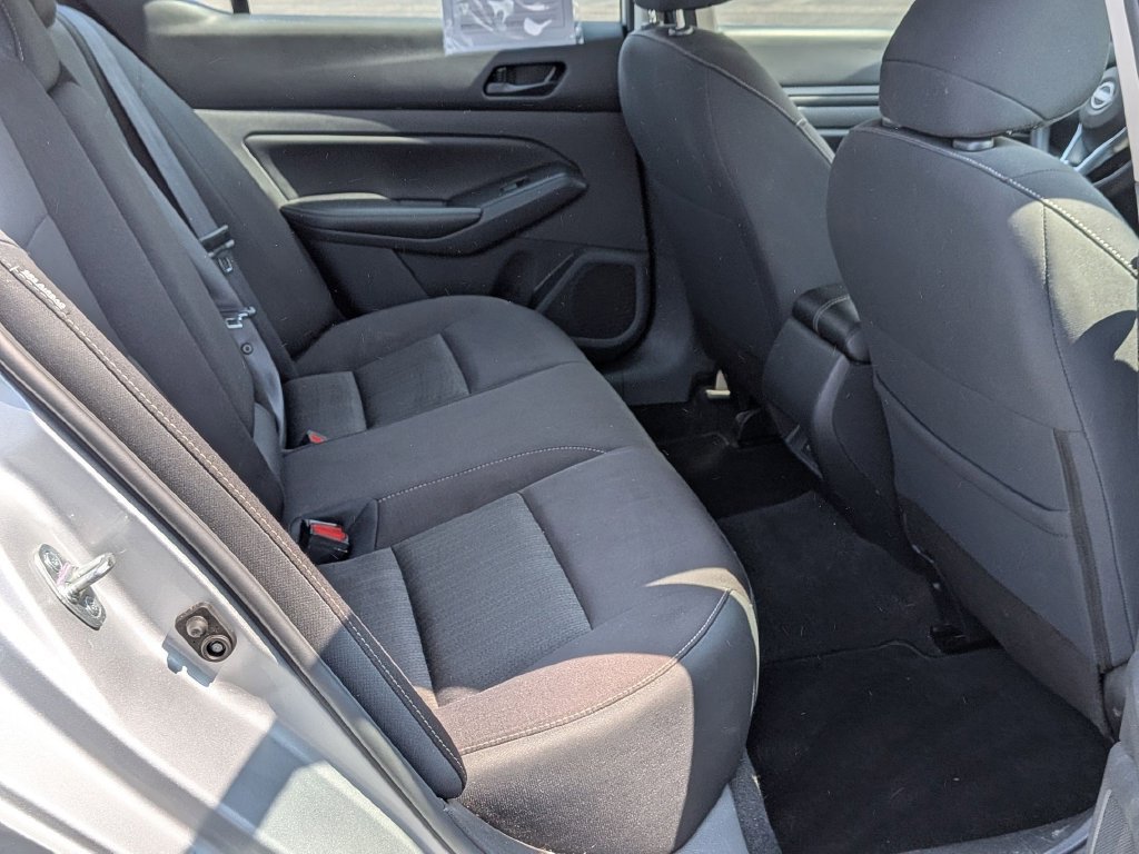 Used 2024 Nissan Altima 2.5 SV FWD image 24