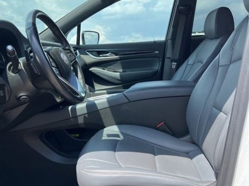 Used 2024 Buick Enclave Premium image 9