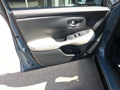 Used 2026 Honda HR-V EX-L image 13