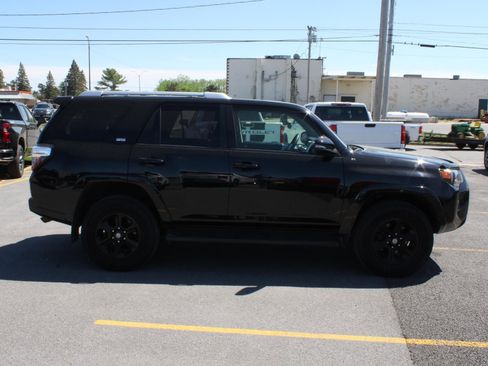 Used 2017 Toyota 4Runner SR5 Premium AWD/4WD image 4