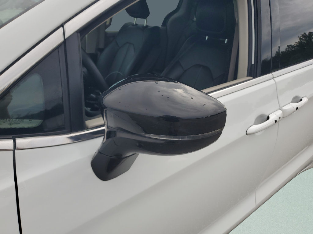 Used 2024 Chrysler Pacifica Touring-L FWD image 26