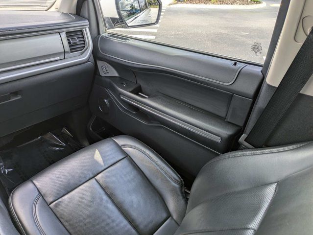 Used 2024 Ford Expedition XLT AWD/4WD image 19