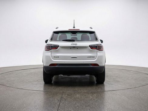Used 2025 Jeep Compass Latitude AWD/4WD image 7