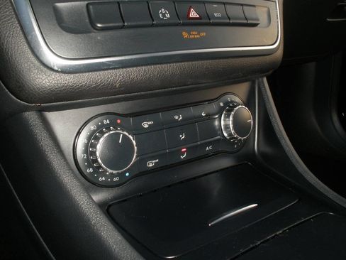 Used 2014 Mercedes-Benz CLA 250 image 35