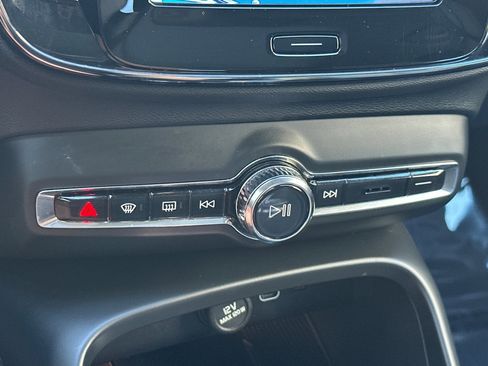 Certified 2023 Volvo XC40 B5 Plus w/ Protection Package Premier image 23