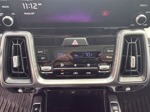 Used 2023 Kia Sorento S w/ Panoramic Sunroof Package FWD image 22