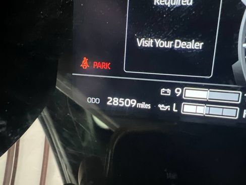 Used 2025 Toyota Tundra Limited AWD/4WD image 11