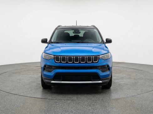 Used 2025 Jeep Compass Limited AWD/4WD image 2