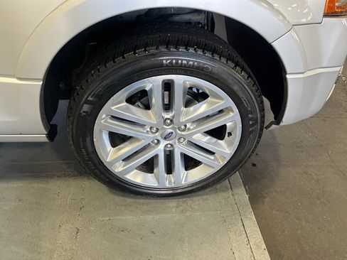 Used 2016 Ford Expedition Limited w/ Equipment Group 301A AWD/4WD image 10