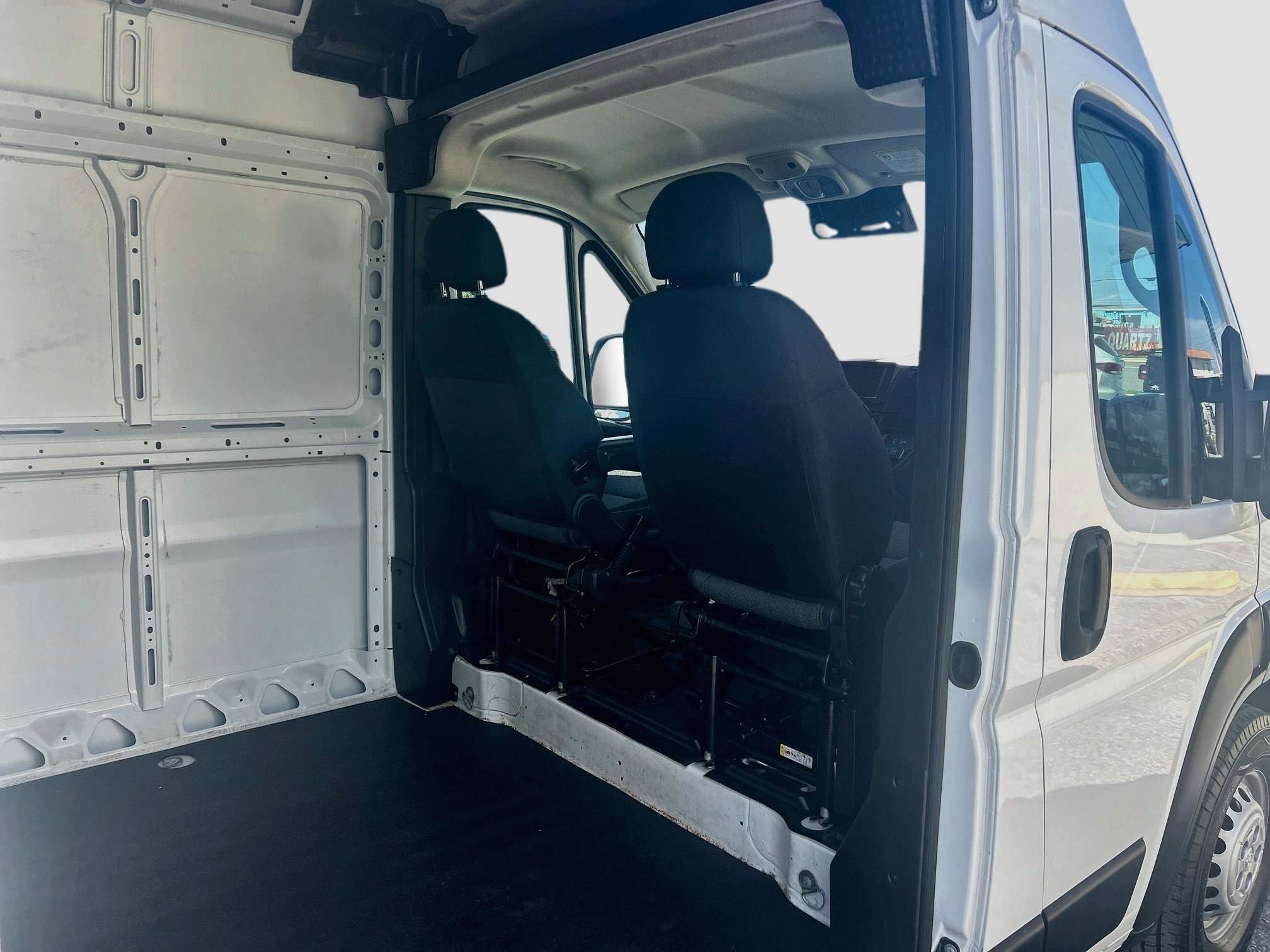 Used 2025 RAM ProMaster 2500 w/ Convenience Group FWD image 25