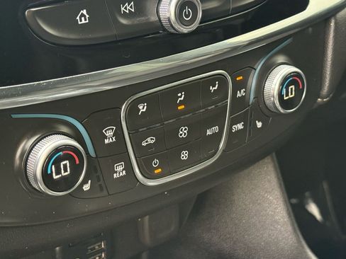Used 2023 Chevrolet Traverse LT w/ LT Premium Package FWD image 24
