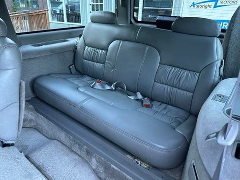 Used 1999 Chevrolet Suburban 4WD image 11
