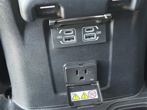 Used 2023 Jeep Gladiator Overland image 21