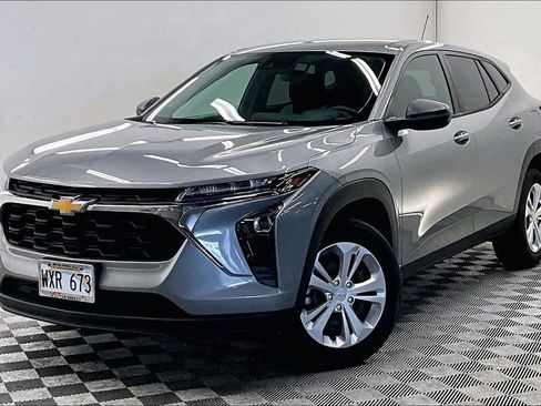 Used 2024 Chevrolet Trax LS w/ Driver Confidence Package FWD image 1