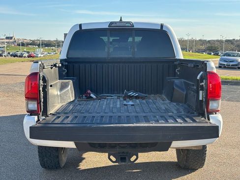 Used 2019 Toyota Tacoma SR w/ SR Convenience Package image 5