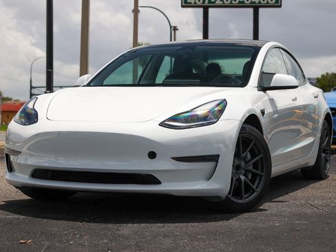 Used 2023 Tesla Model 3 Standard Range RWD image 1