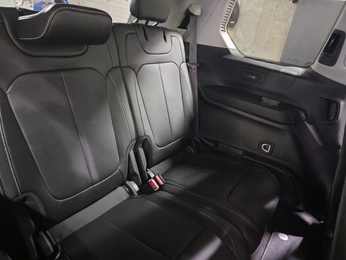 Used 2023 Jeep Grand Cherokee L Limited AWD/4WD image 12