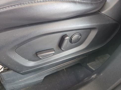 Used 2022 Ford Explorer XLT image 39