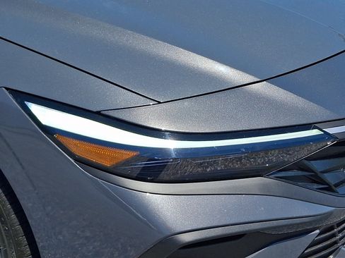 Certified 2025 Hyundai Elantra Sport FWD image 9