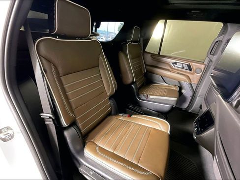 Used 2025 GMC Yukon Denali Ultimate AWD/4WD image 38