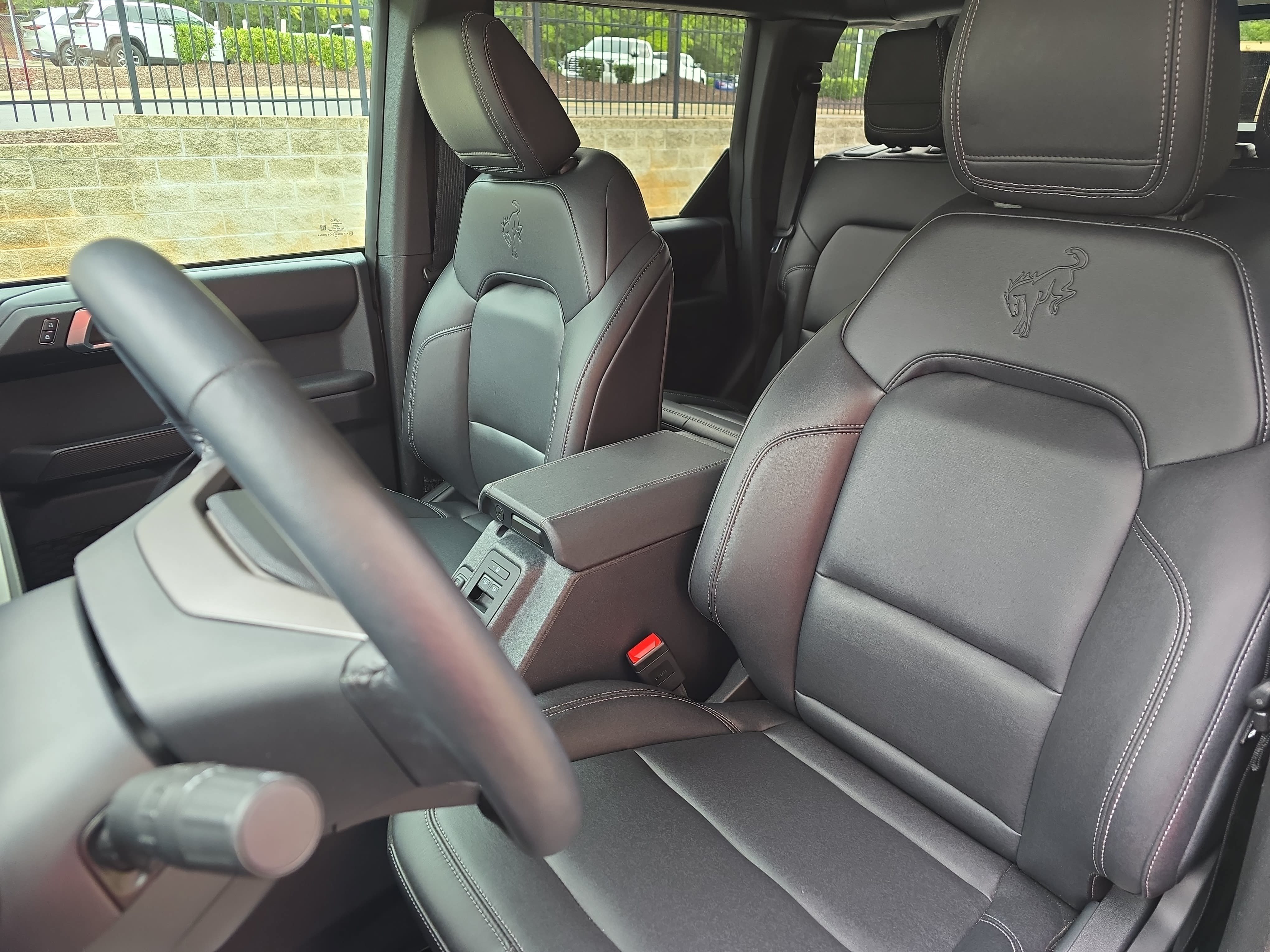 Used 2025 Ford Bronco Badlands AWD/4WD image 14