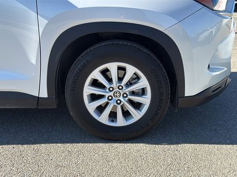 Used 2024 Toyota Grand Highlander XLE image 32