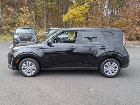 Used 2023 Kia Soul LX image 8
