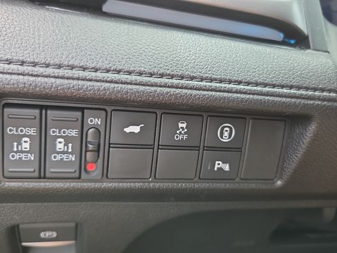 Used 2023 Honda Odyssey Touring image 20