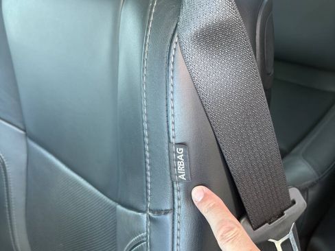Used 2015 Dodge Challenger R/T Plus RWD image 29