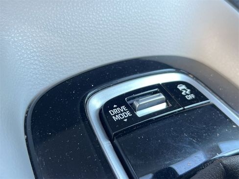 Used 2025 Toyota Corolla SE image 30