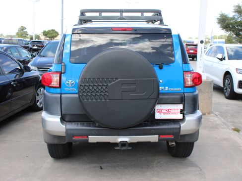 Used 2007 Toyota FJ Cruiser 2WD w/ Upgrade Pkg 2 image 7