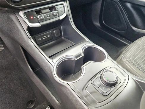 Used 2024 GMC Terrain SLE image 11