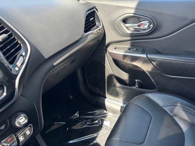 Used 2019 Jeep Cherokee Limited AWD/4WD image 25