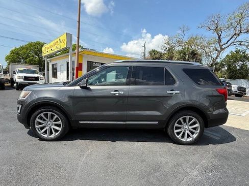 Used 2017 Ford Explorer Limited image 7