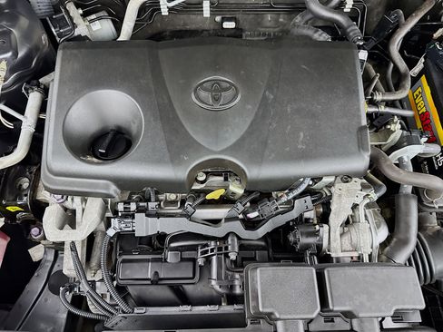 Used 2021 Toyota RAV4 XLE image 38