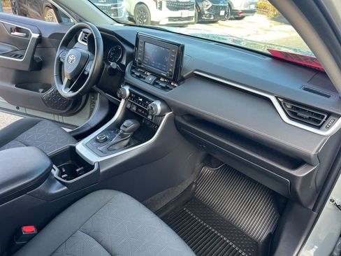 Used 2022 Toyota RAV4 XLE image 22