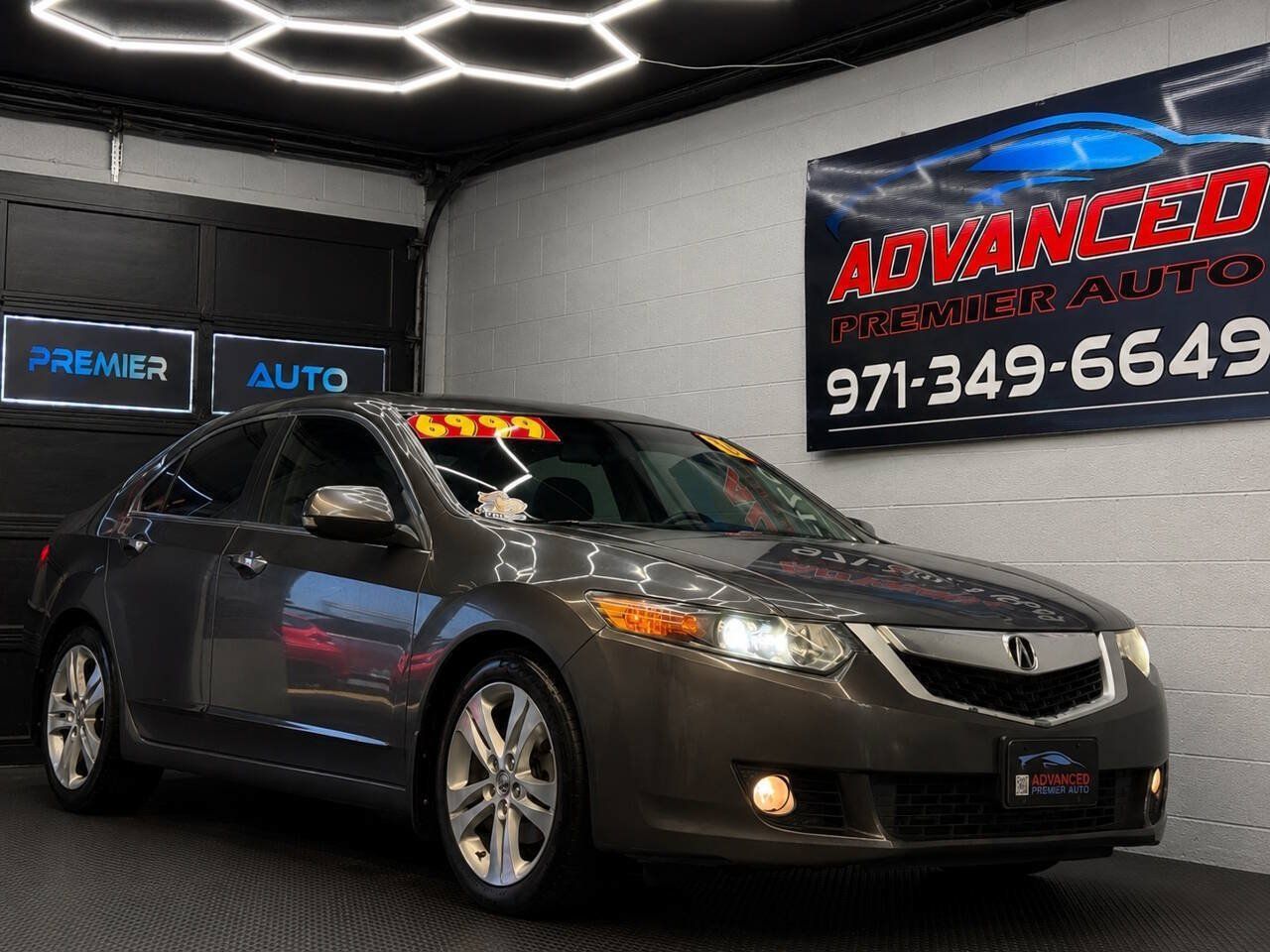 Used 2010 Acura TSX w/ Technology Package FWD image 1
