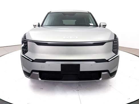 Certified 2024 Kia EV9 Light Long Range RWD image 14