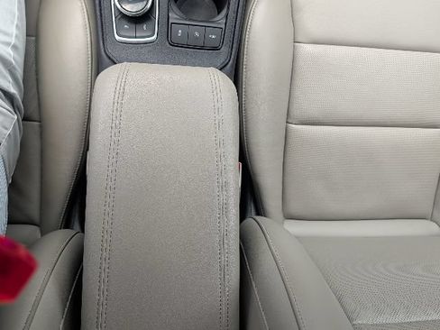 Used 2019 Cadillac XT4 Premium Luxury FWD image 26