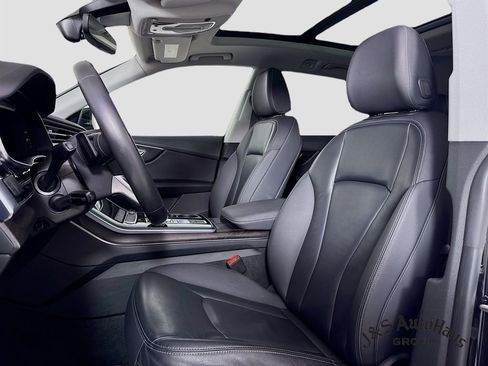Used 2022 Audi Q8 Premium w/ Convenience Package image 11