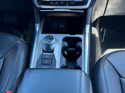Used 2022 Ford Explorer XLT w/ Equipment Group 202A AWD/4WD image 14